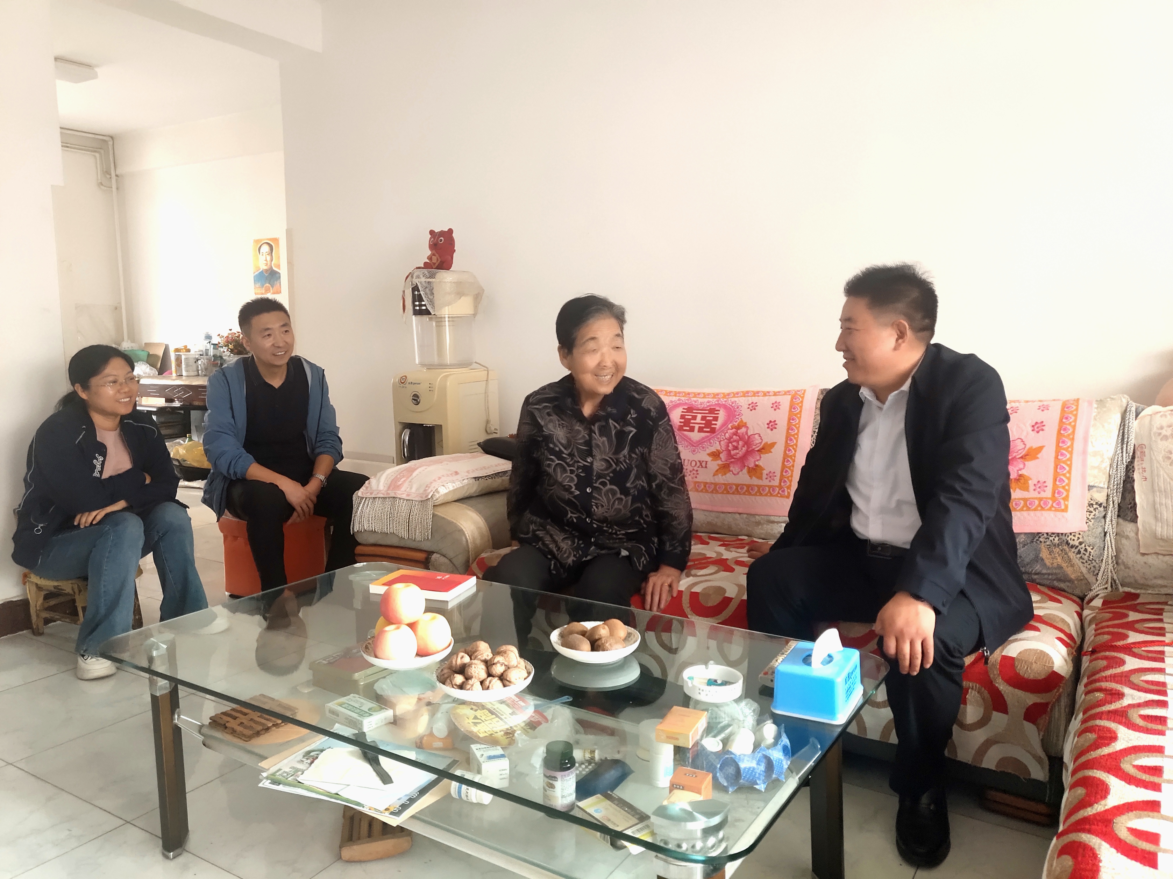 朱強(qiáng)走訪慰問(wèn)豐收公司烈士遺屬